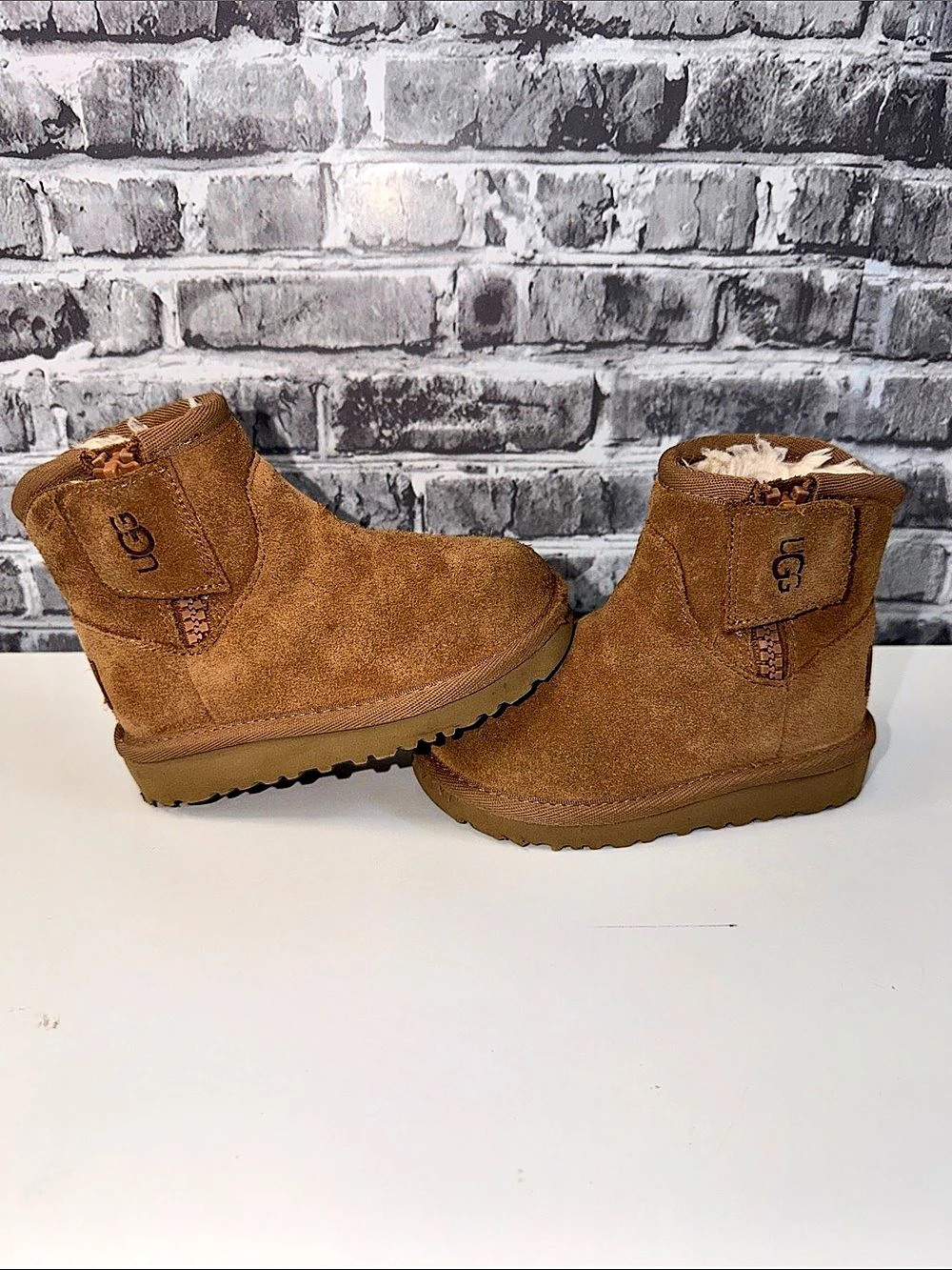 UGG Classic Mini Suede Mini Boots in Brown US 7